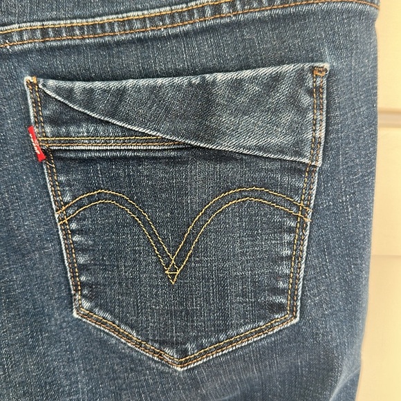 Levi’s Capri Jeans - Picture 4 of 15
